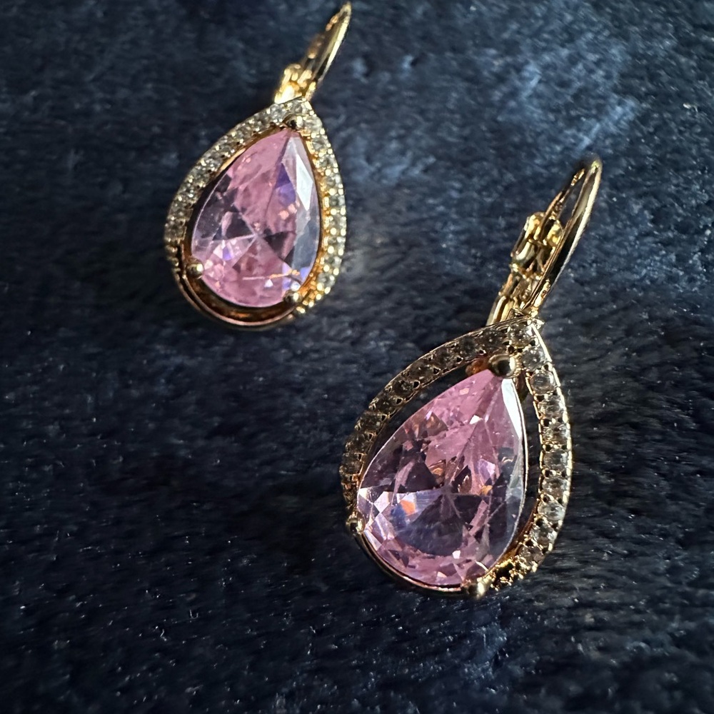 Elegant Pink and Gold Teardrop Earrings - Picture 3 of 9